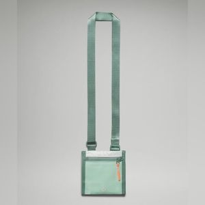 BRAND 🆕 w/ Tags Lululemon Ever Ready Crossbody Bag